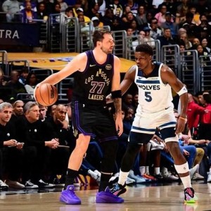 开云体育下载-湖人升至西部第四！“东里”合砍62分引4人上双 华子仅14分成败笔|森林狼|爱德华兹|东契奇|三分球|里夫斯_新浪体育_新浪新闻